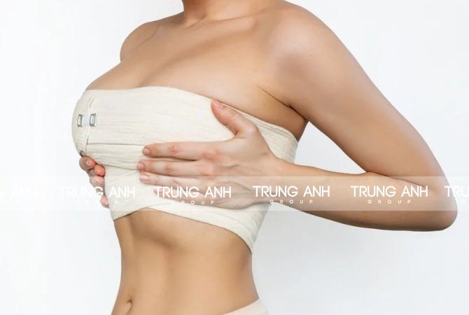 Nâng ngực nhiều lần có nguy hiểm không?